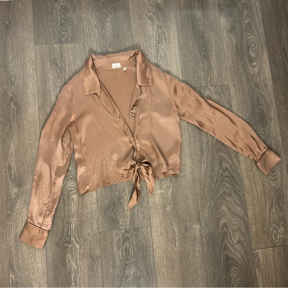 Aritzia Wilfred Peaufiner Tie Front Blouse Cropped Long Sleeve Roebuck Size XXS - Picture 2 of 11